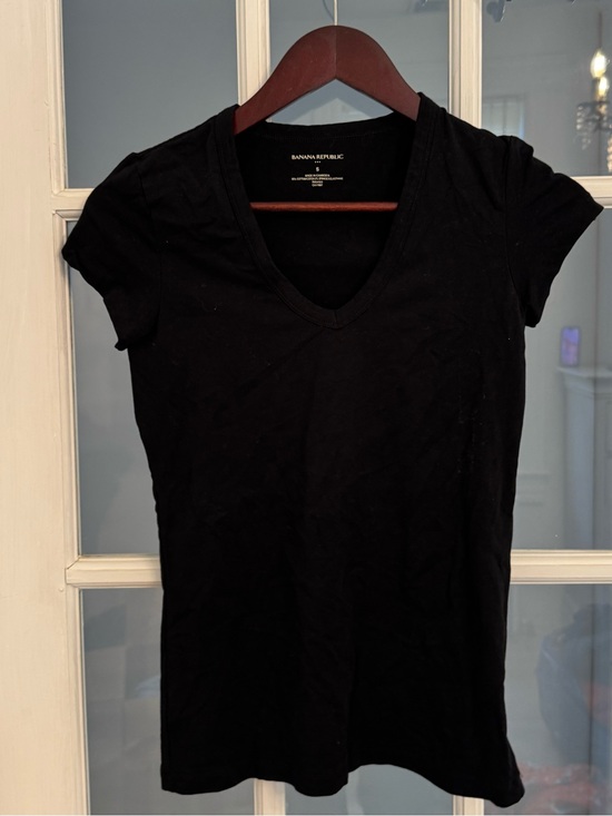 Banana Republic Tops - BANANA REPUBLIC Women’s Black V-Neck Short Sleeve Tee Size S